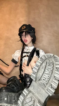 imgi_113_40_Officer_2B_40-7BSTv2Dd.webp