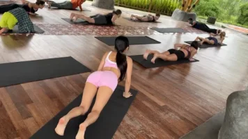 imgi_55_Woke-up-at-6AM-for-yoga-then-food-and-swimming-all-day-in-Bali-EP.5-4-41-screenshot1e...webp