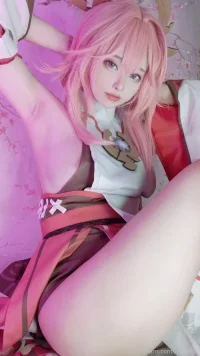 imgi_179_Meenfox-cosplay-Yae-Miko---Genshin-Impact-483edf18268f4fe19.md.webp